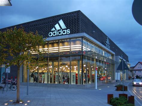 adidas Outlet Öffnungszeiten in Metzingen, Reutlinger Straße 63 .